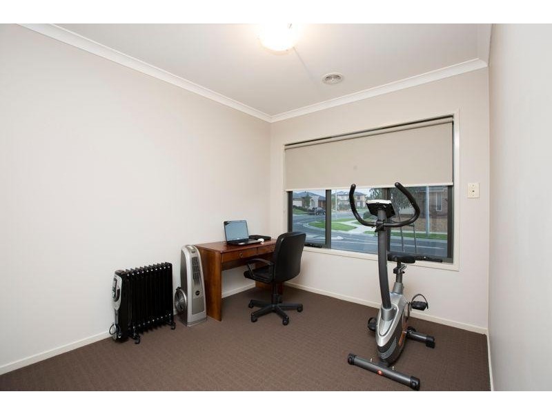 76 Selandra Boulevard, Clyde North VIC 3978