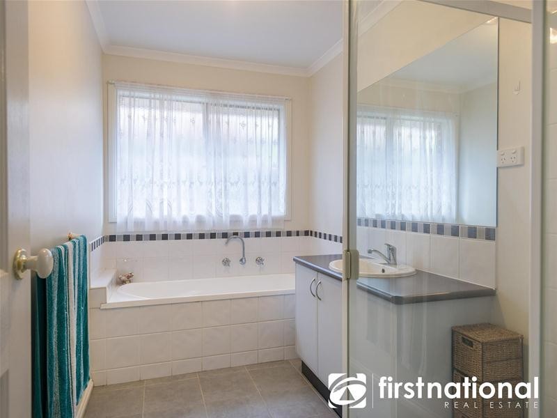 1/8 Broadhurst Road, Pakenham VIC 3810