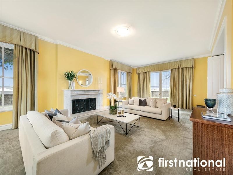 160 Wheelers Park Drive, Cranbourne North VIC 3977