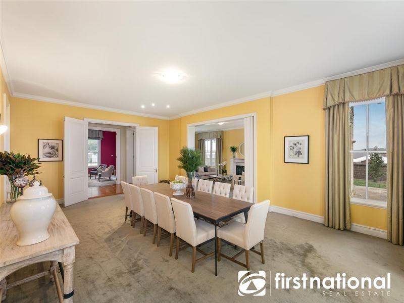 160 Wheelers Park Drive, Cranbourne North VIC 3977