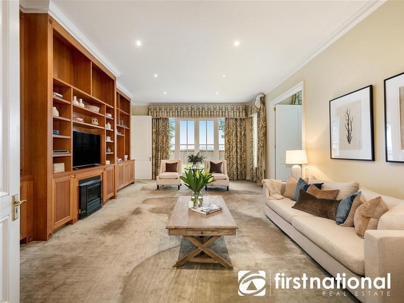 160 Wheelers Park Drive, Cranbourne North VIC 3977