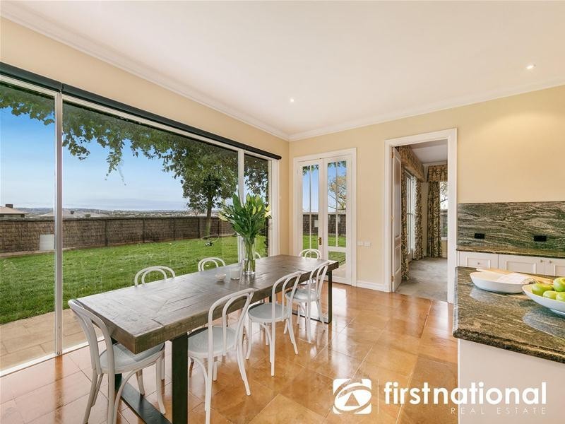 160 Wheelers Park Drive, Cranbourne North VIC 3977