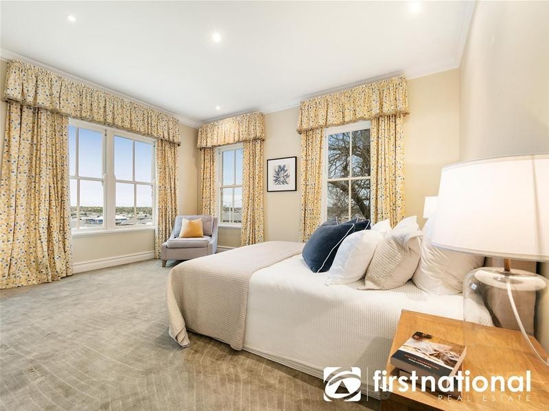 160 Wheelers Park Drive, Cranbourne North VIC 3977