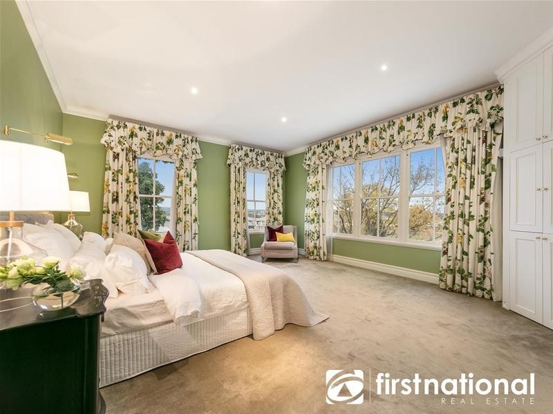 160 Wheelers Park Drive, Cranbourne North VIC 3977