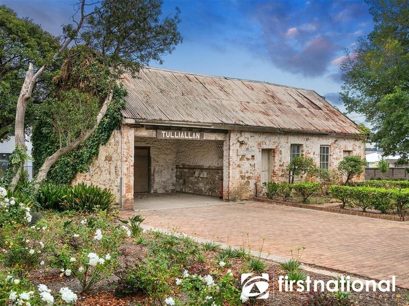 160 Wheelers Park Drive, Cranbourne North VIC 3977