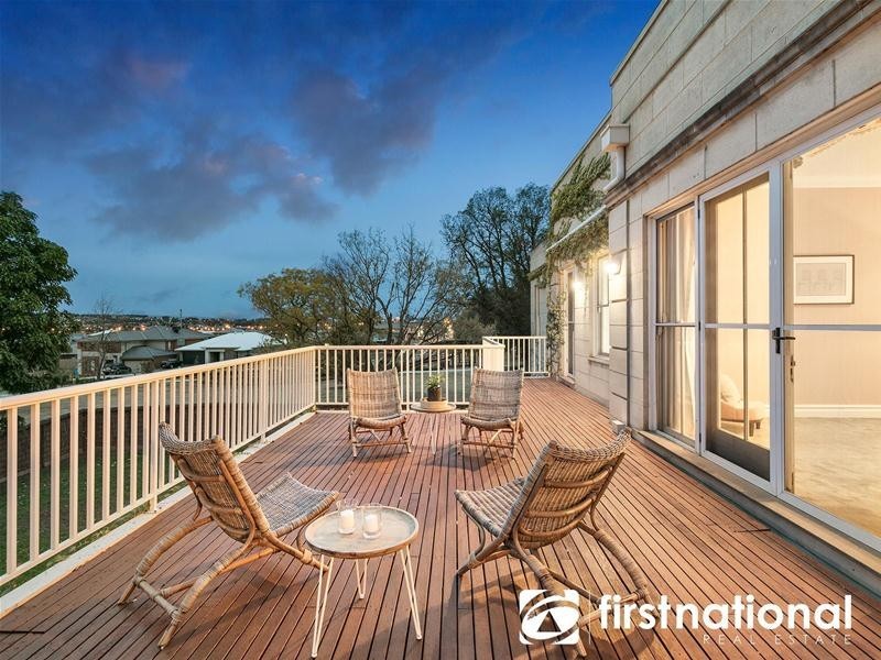 160 Wheelers Park Drive, Cranbourne North VIC 3977