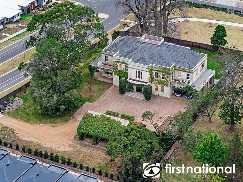 160 Wheelers Park Drive, Cranbourne North VIC 3977