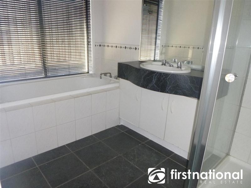 28 Lighthorse Crescent, Narre Warren South VIC 3805