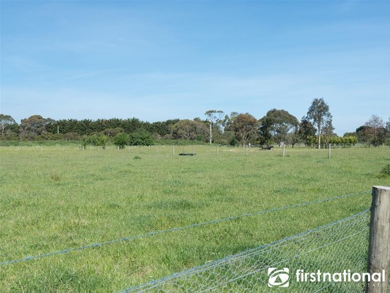 965 McDonalds Drain Road West, Pakenham VIC 3810