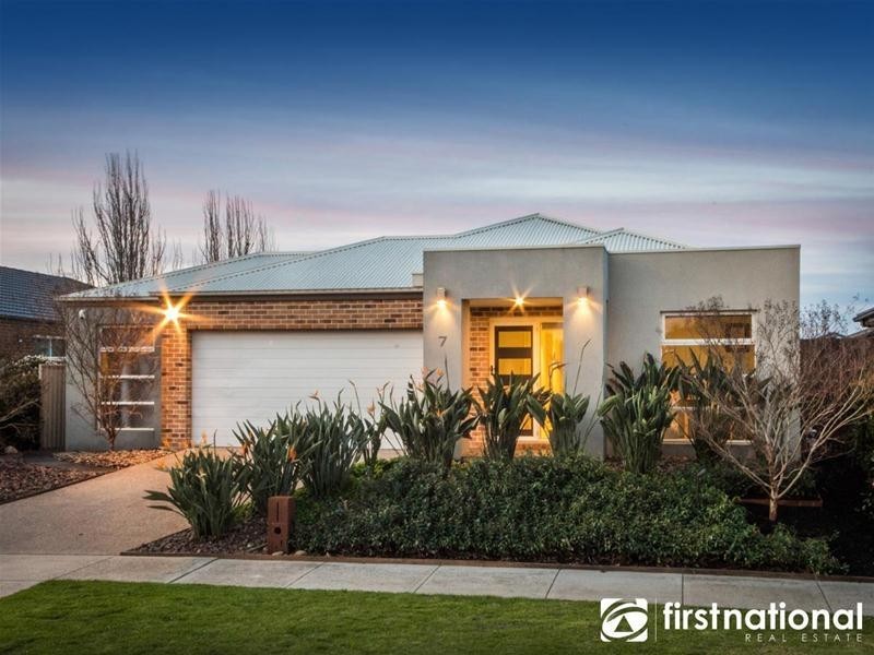 7 Edenbrook Circuit, Pakenham VIC 3810