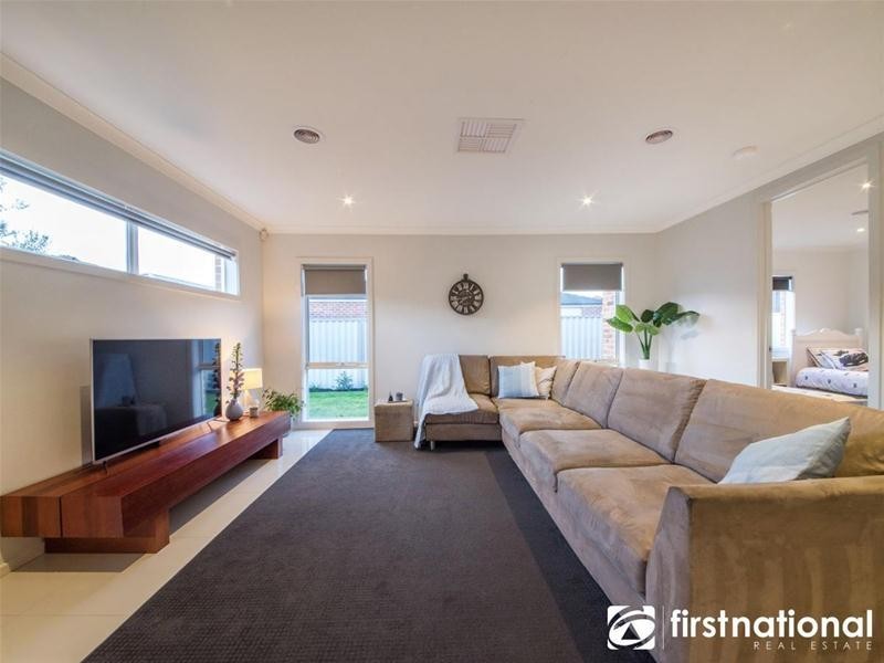 7 Edenbrook Circuit, Pakenham VIC 3810