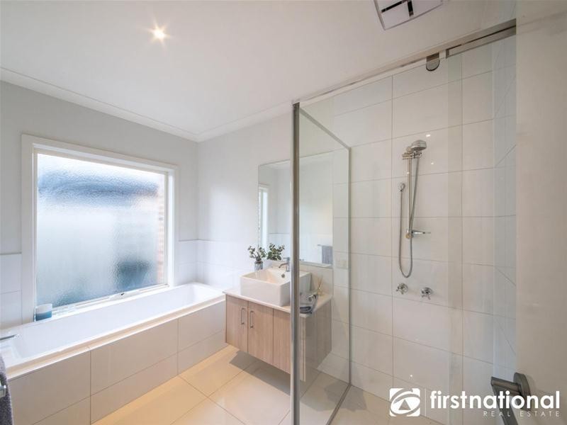 7 Edenbrook Circuit, Pakenham VIC 3810