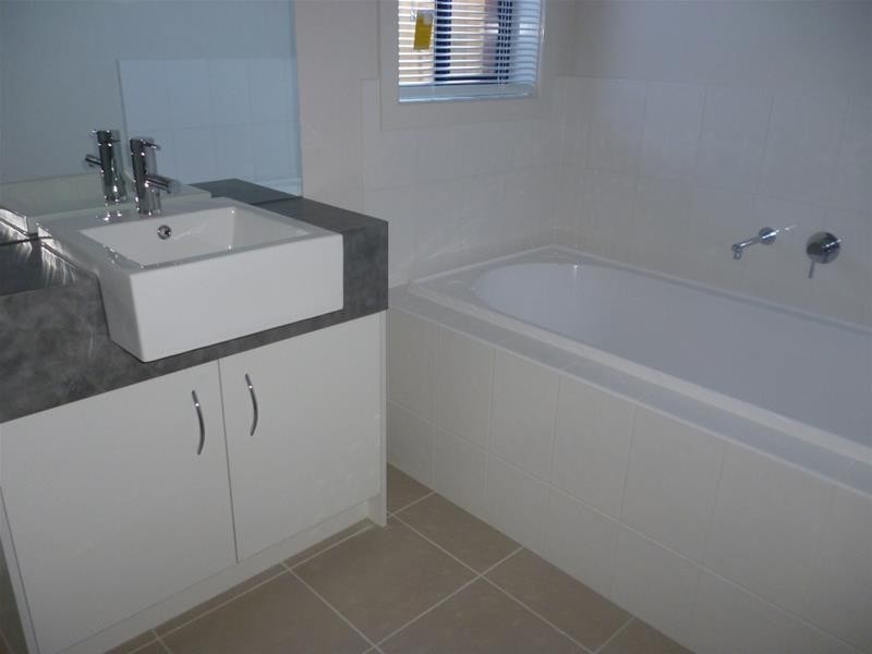 76 Fallingwater Drive, Pakenham VIC 3810