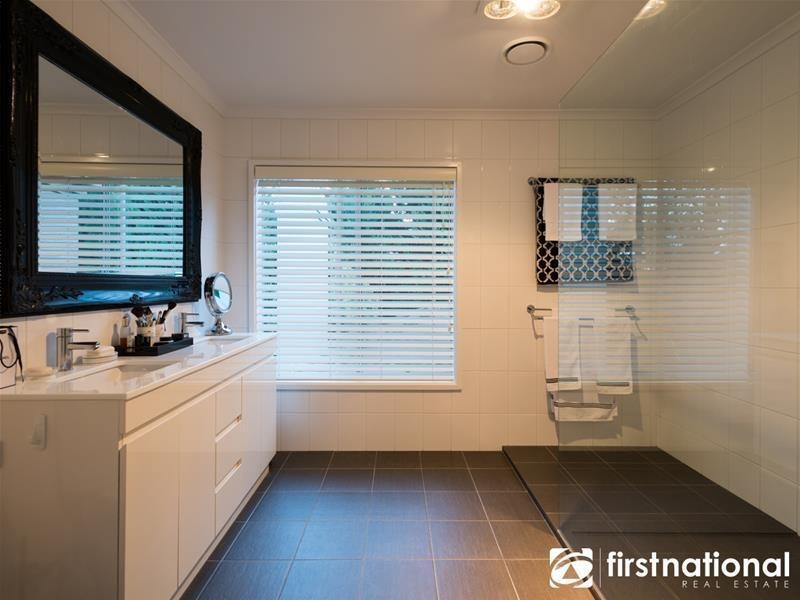 5 Lightwood Court, Berwick VIC 3806