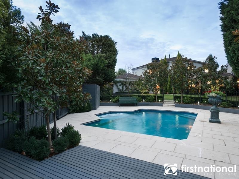 5 Lightwood Court, Berwick VIC 3806