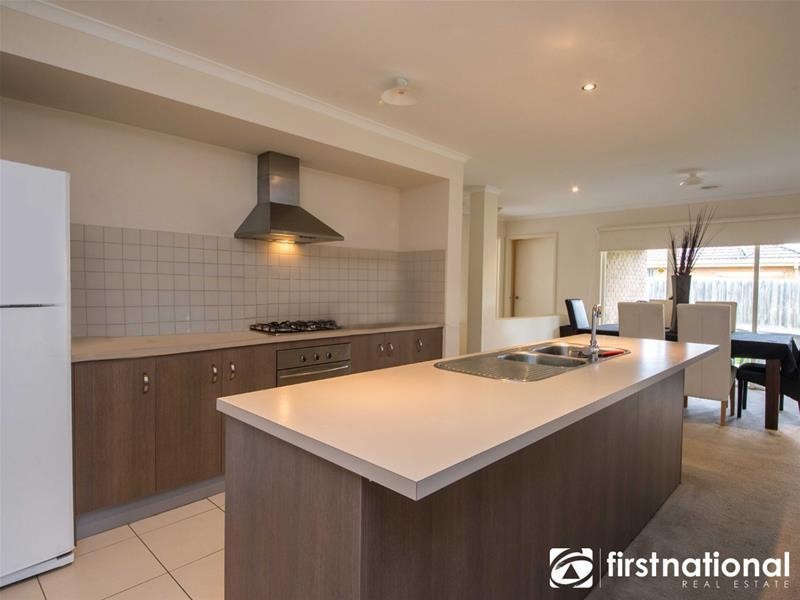 15 Sunbird Avenue, Cranbourne VIC 3977