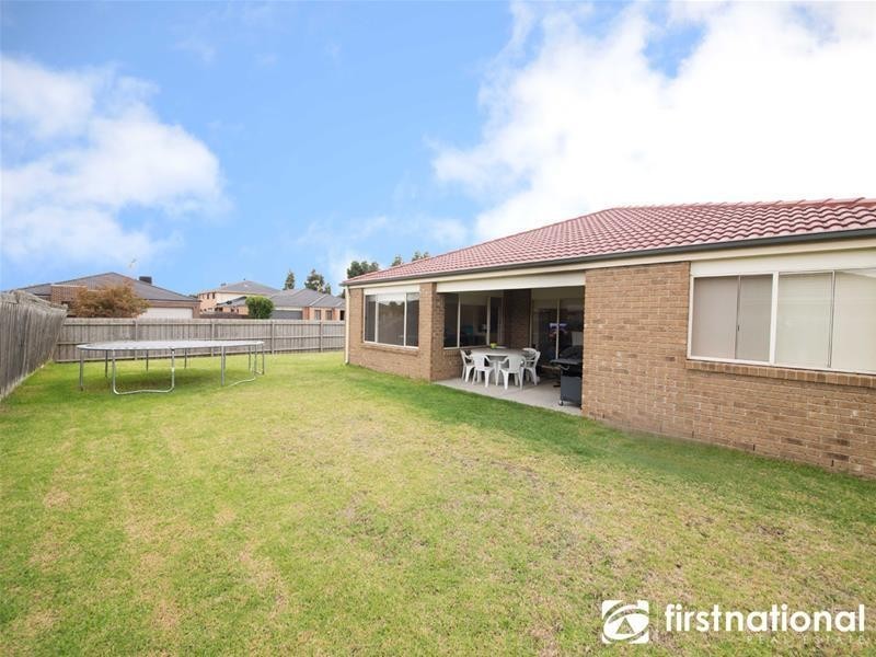 15 Sunbird Avenue, Cranbourne VIC 3977