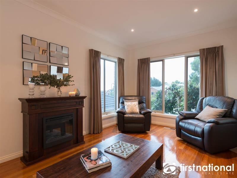 43 Leemak  Crescent, Berwick VIC 3806