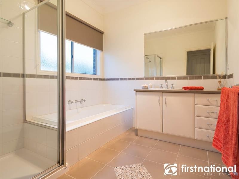 43 Leemak  Crescent, Berwick VIC 3806