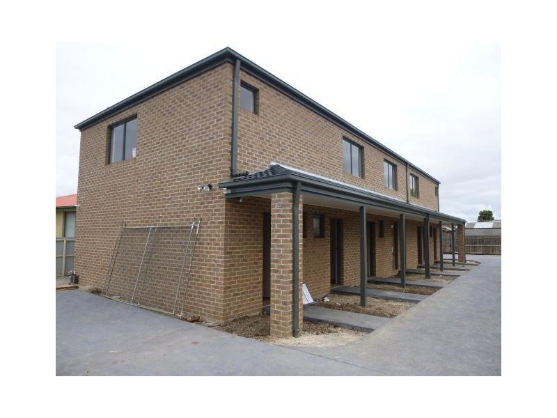 1-9/3 Lurline Street, Cranbourne VIC 3977