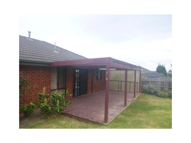 15 Artists Crescent, Narre Warren South VIC 3805