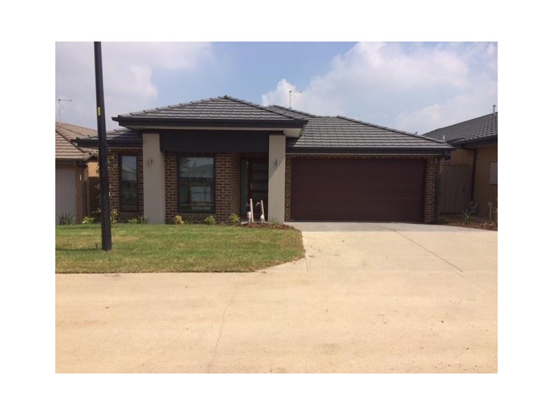 3 Leon Way, Pakenham VIC 3810