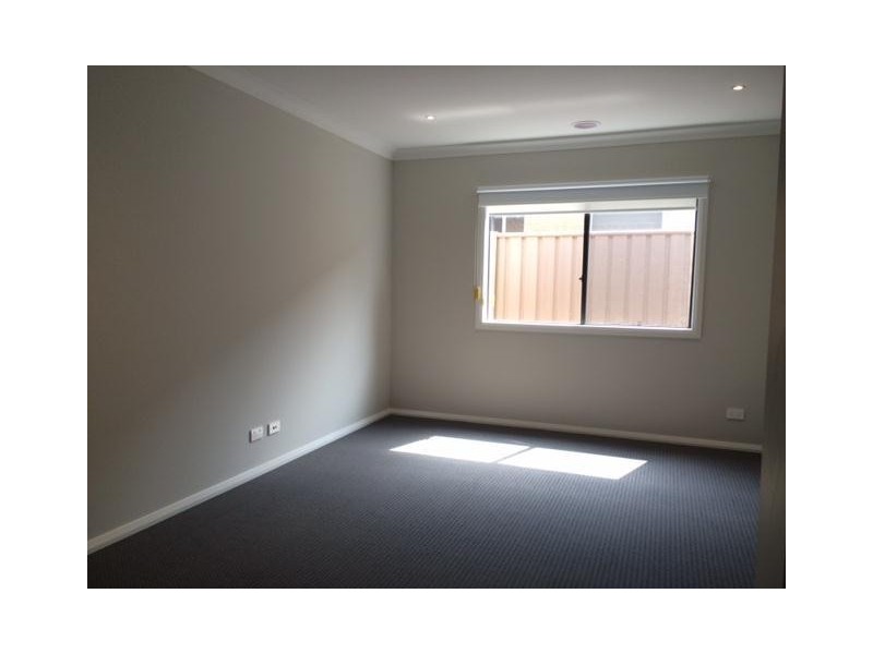 3 Leon Way, Pakenham VIC 3810