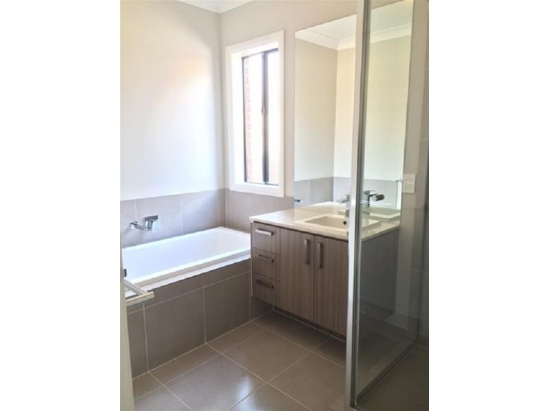 3 Leon Way, Pakenham VIC 3810