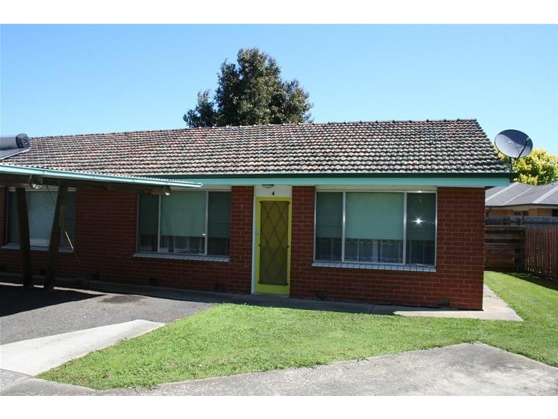 4/1 Charles Street, Pakenham VIC 3810