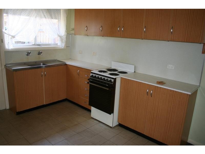 4/1 Charles Street, Pakenham VIC 3810