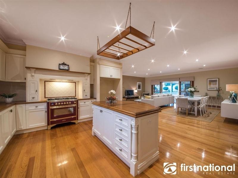 5 Brennan Court, Berwick VIC 3806