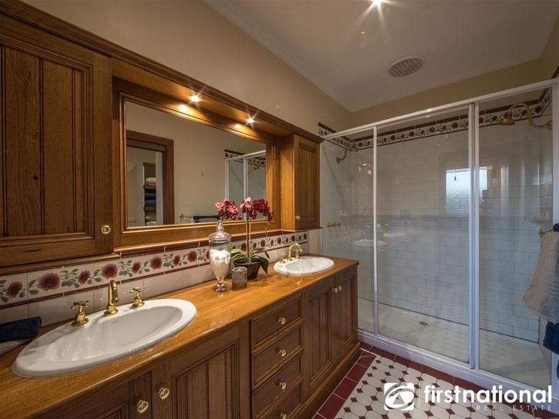 5 Brennan Court, Berwick VIC 3806