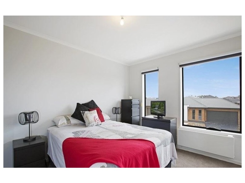 18 Officedale Rd, Officer VIC 3809