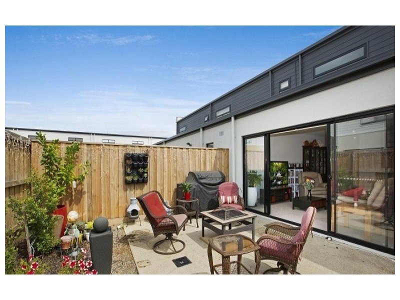 18 Officedale Rd, Officer VIC 3809