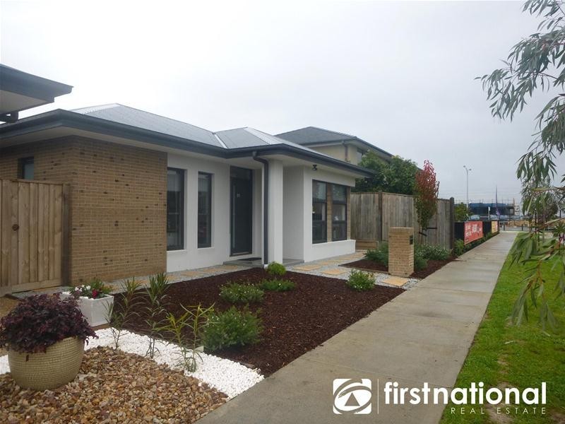 15 Newark Place, Officer VIC 3809