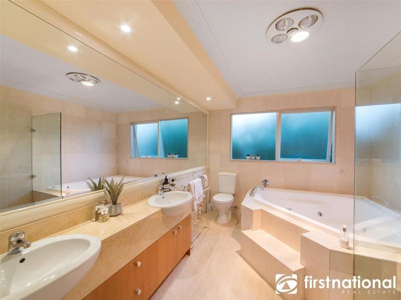 27-29 Quarry Hills Drive, Berwick VIC 3806