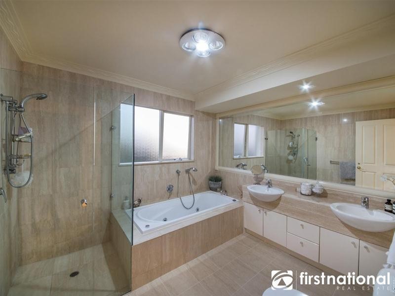 27-29 Quarry Hills Drive, Berwick VIC 3806