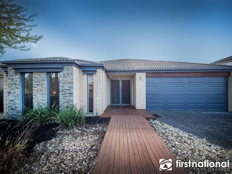 5 Suffolk Court, Cranbourne North VIC 3977