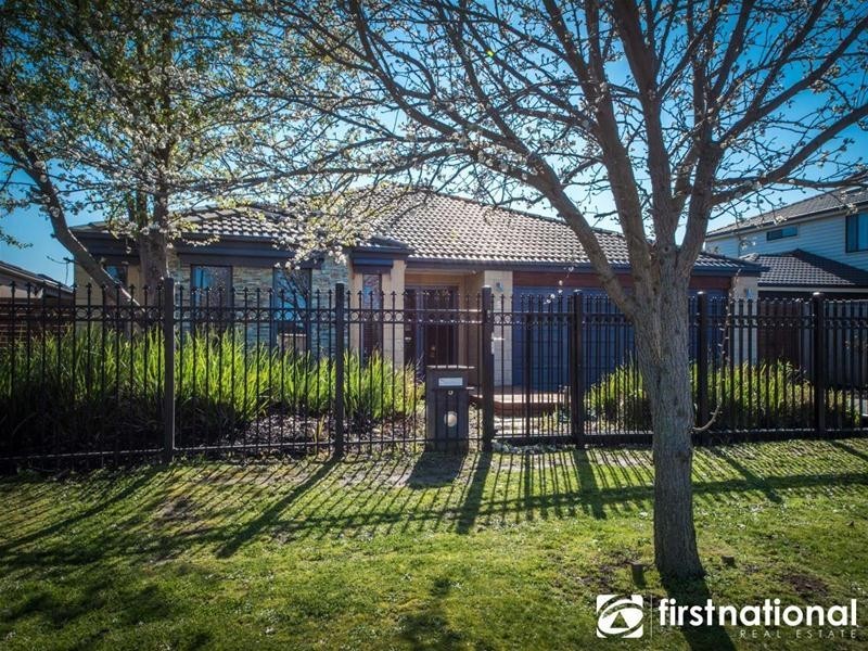 5 Suffolk Court, Cranbourne North VIC 3977