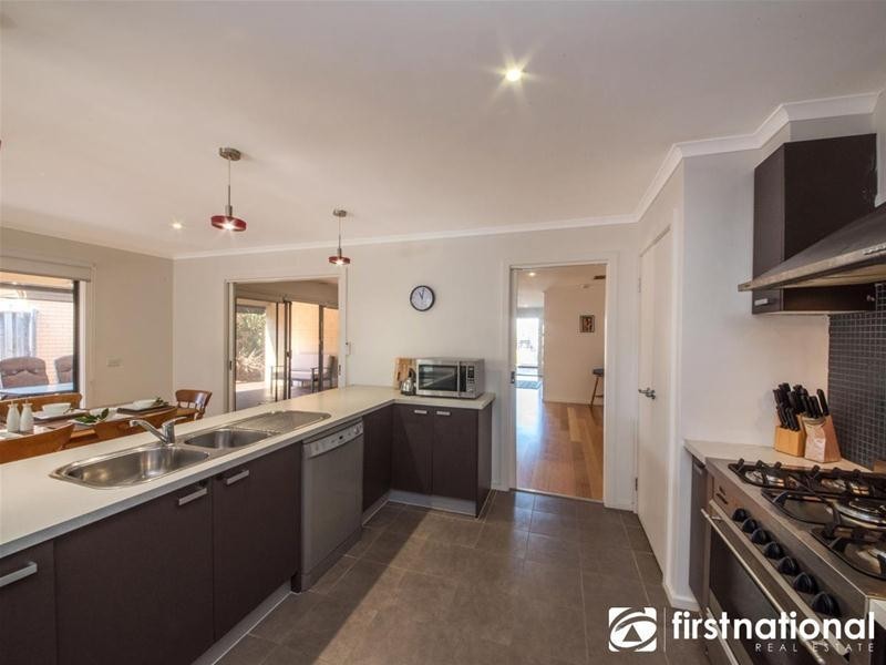 5 Suffolk Court, Cranbourne North VIC 3977