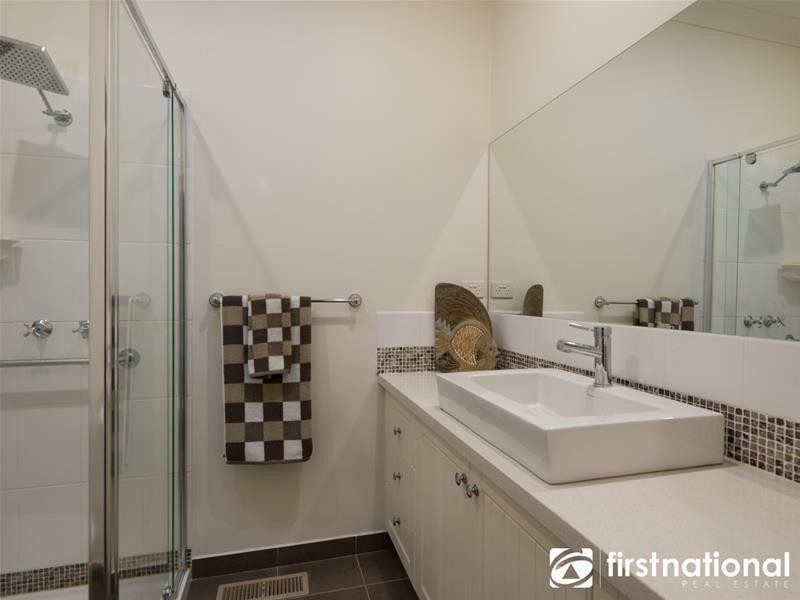 66 Fairholme Boulevard, Berwick VIC 3806