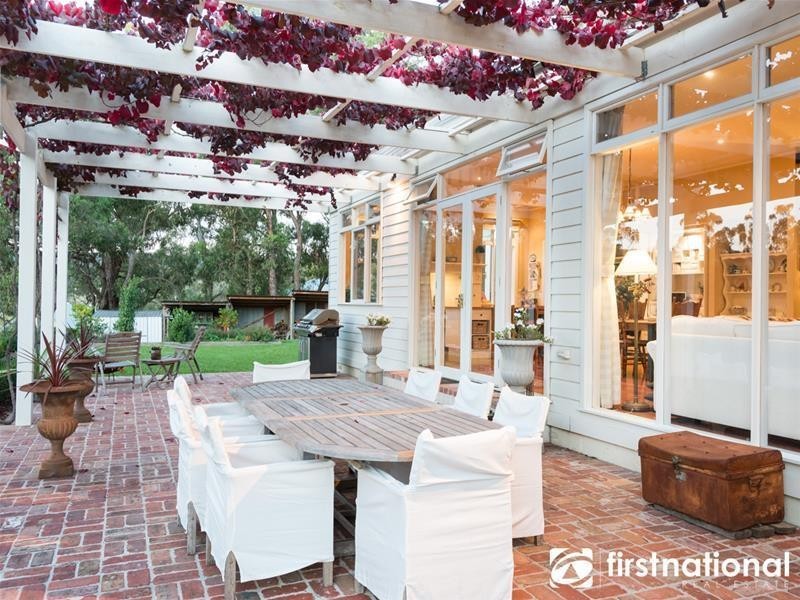 15 Montuna Grove, Guys Hill VIC 3807