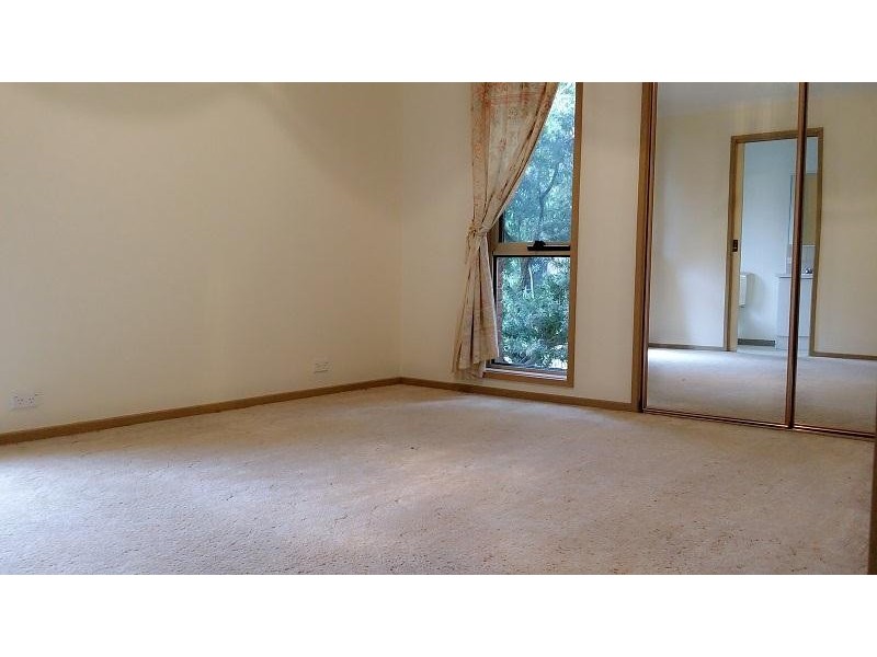 8 Tottington Rise, Berwick VIC 3806