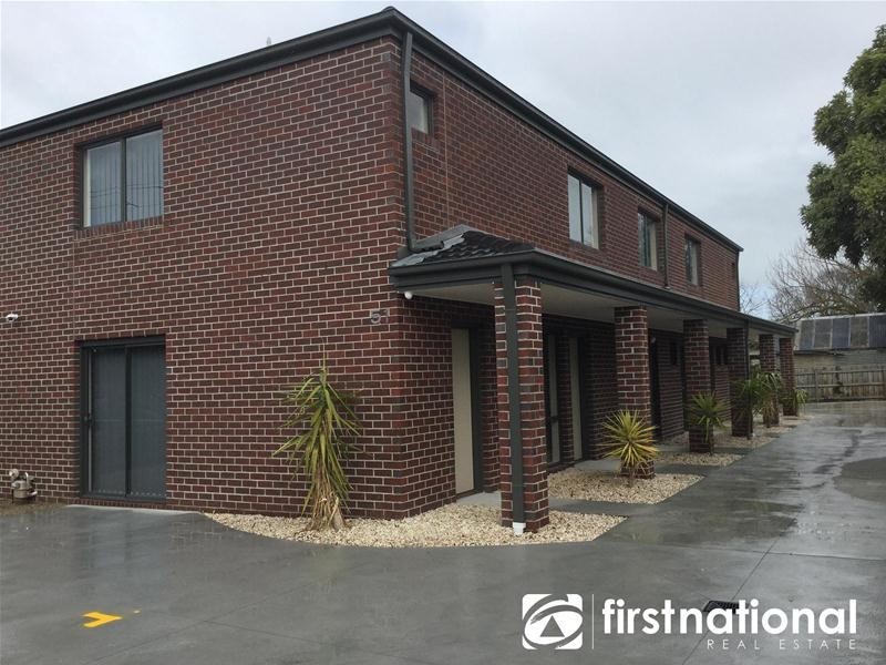 4/51 Henry Street, Pakenham VIC 3810