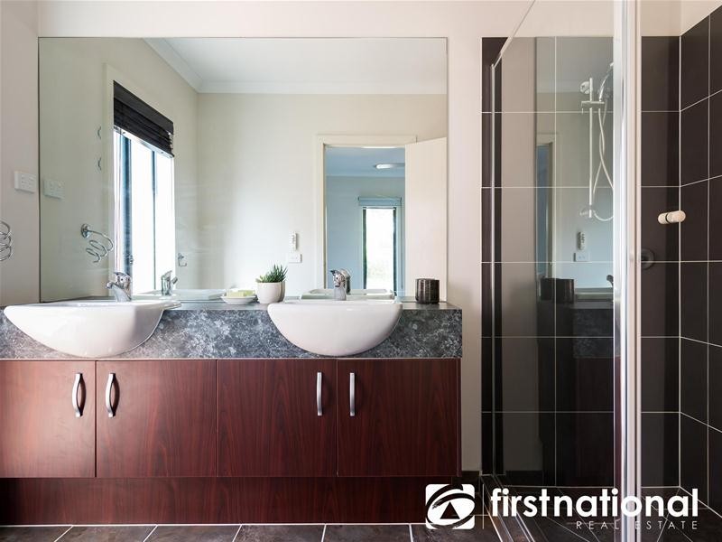 7 Devine Drive, Pakenham VIC 3810