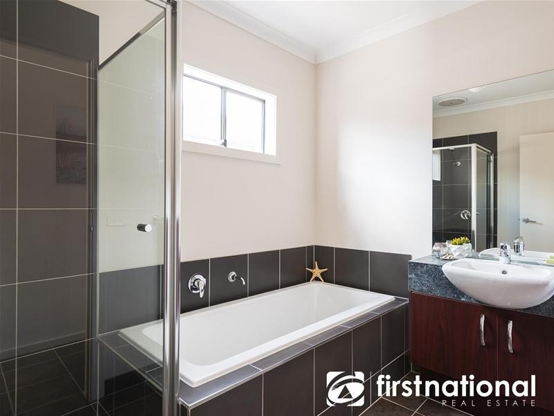 7 Devine Drive, Pakenham VIC 3810