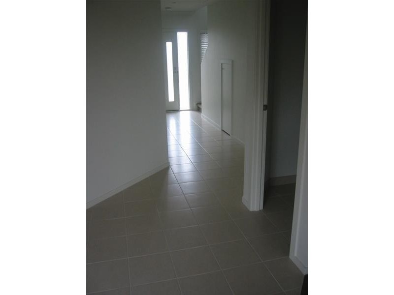 8 Manna Row, Officer VIC 3809