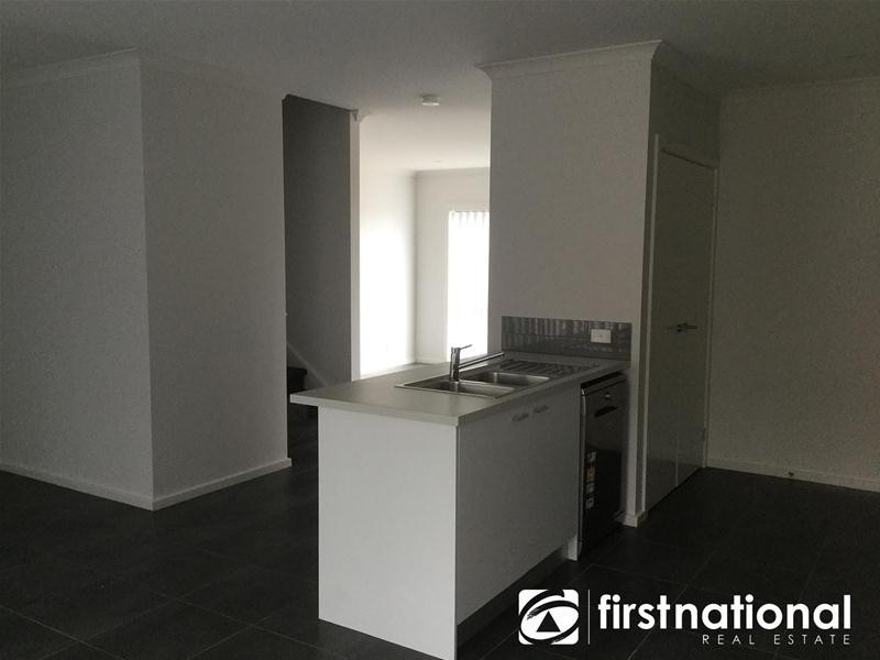 49 Atlantic Drive, Pakenham VIC 3810