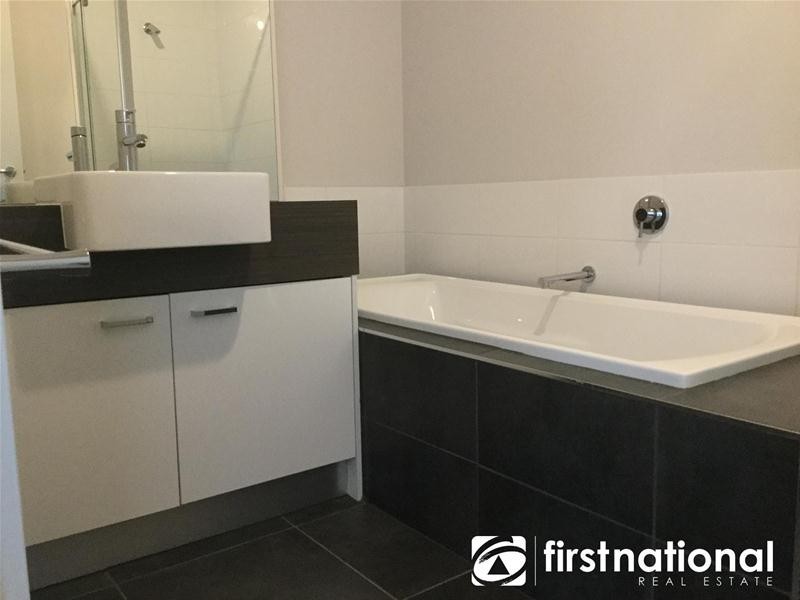 49 Atlantic Drive, Pakenham VIC 3810