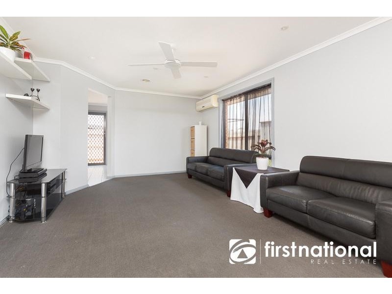 6 Riviera Drive, Pakenham VIC 3810